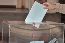 Szerbia választ, megnyíltak a szavazóhelyek