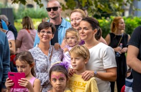 Novák Katalin a KCSSZ rendezvénysátrában járt